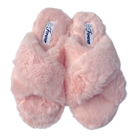 001 Women's Pink Fuzzy Slippers - Picture 1 of 3